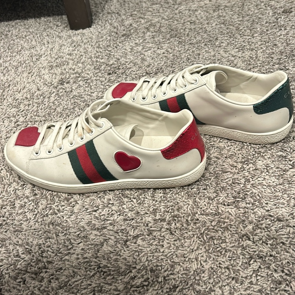 Women’s Gucci sneakers